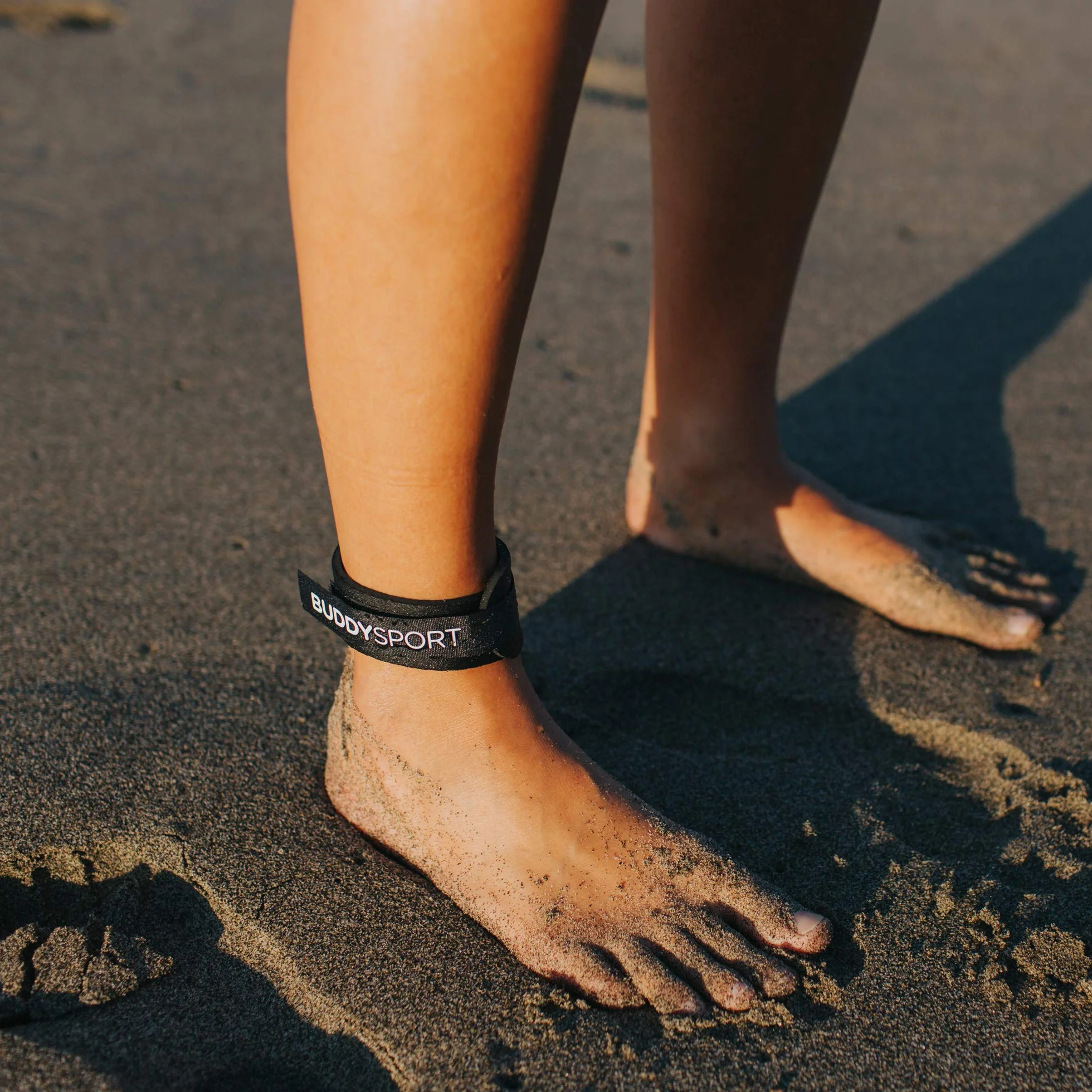 Porta Chip. Supporto per Caviglia in Neoprene regolabile. Fascia Elastica per Caviglia. Accessorio sportivo ideale per Nuoto, Ciclismo, Corsa, Triathlon o Altri Sport.
