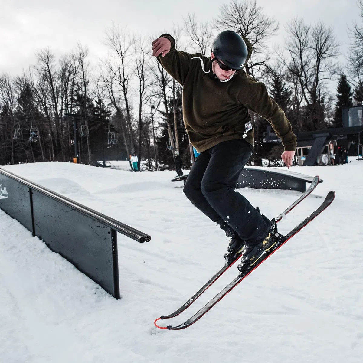 2 Pezzi Connettore per Punta da Sci per Bambini, Connettore da Sci Portatile Aiuto per l'Allenamento dello Sci Accessori per Snowboard per Bambini, Principianti (Nero, Rosso)